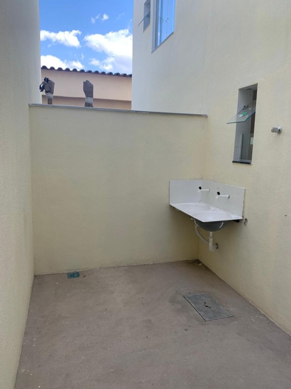 Casa à venda com 2 quartos, 60m² - Foto 8