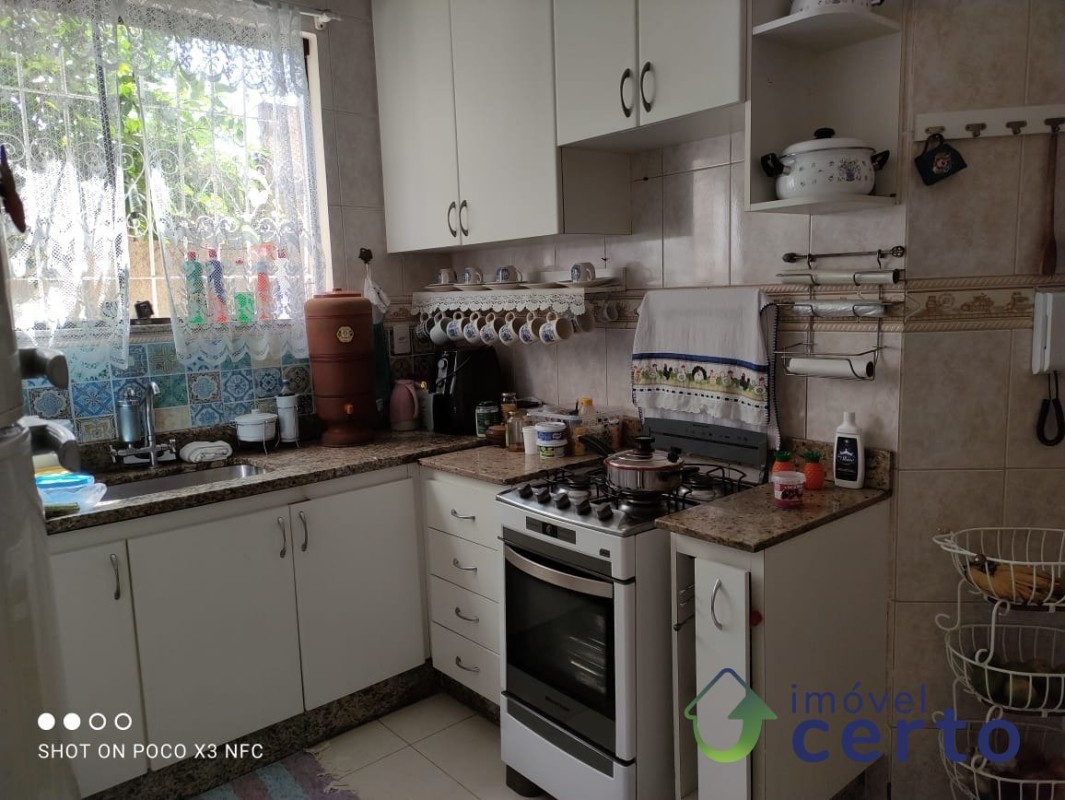 Casa à venda com 3 quartos, 140m² - Foto 2