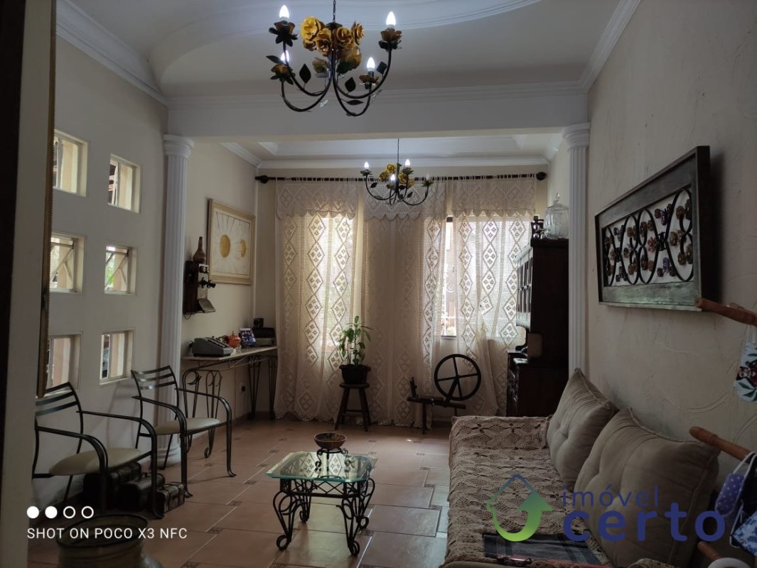 Casa à venda com 3 quartos, 140m² - Foto 1