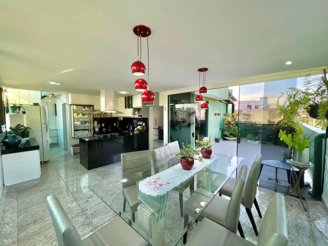 Cobertura à venda com 4 quartos, 229m² - Foto 1