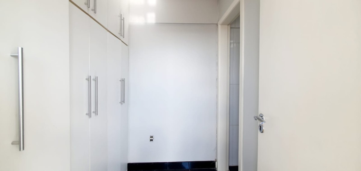 Apartamento para alugar com 3 quartos, 130m² - Foto 11