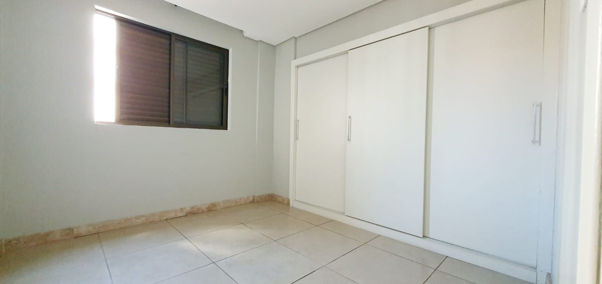 Apartamento para alugar com 3 quartos, 130m² - Foto 9