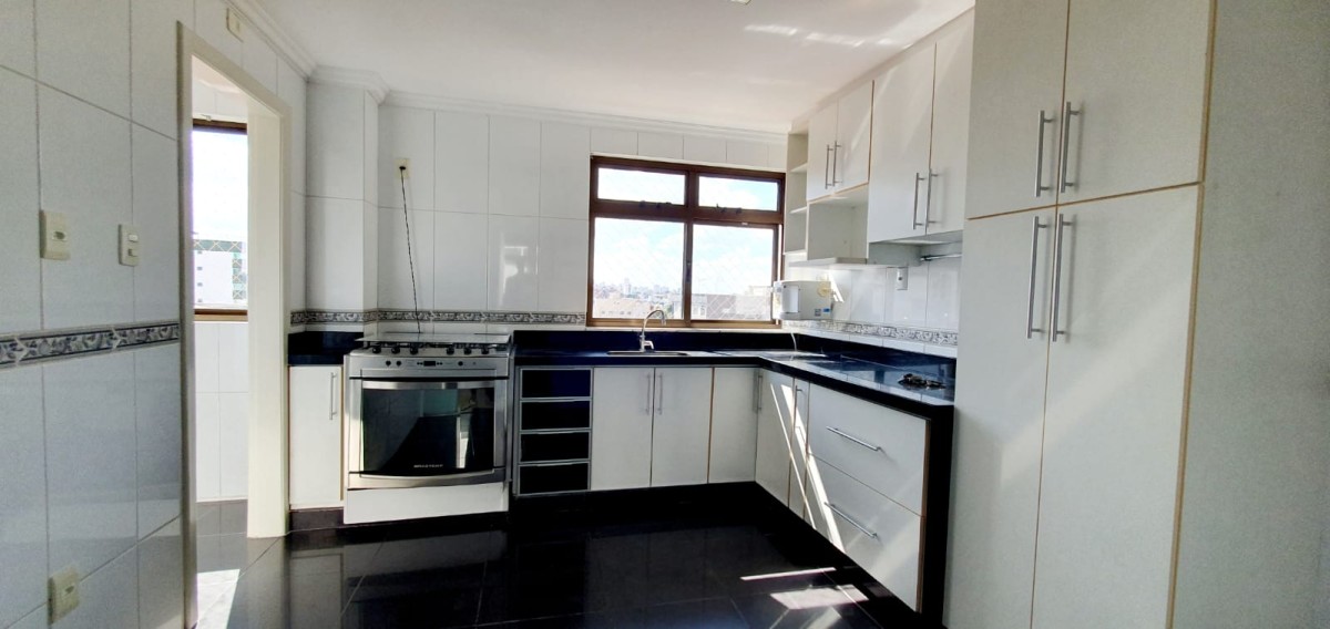 Apartamento para alugar com 3 quartos, 130m² - Foto 4