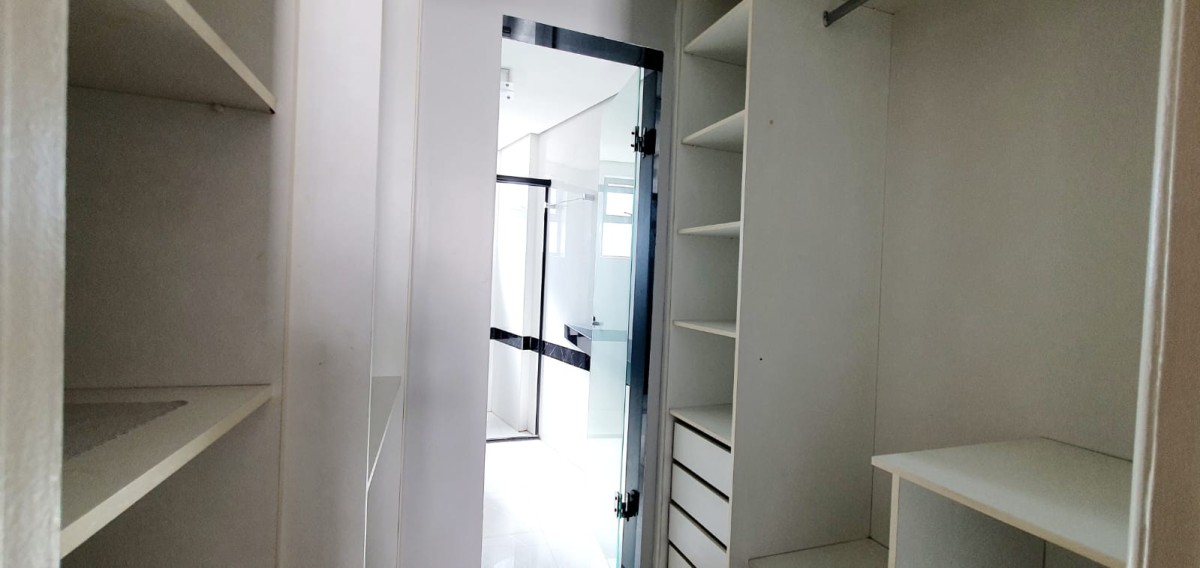Apartamento para alugar com 3 quartos, 130m² - Foto 12