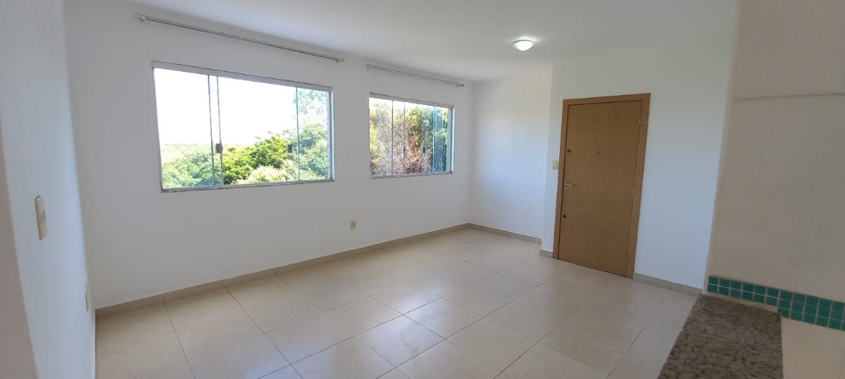 Apartamento à venda com 3 quartos, 85m² - Foto 2