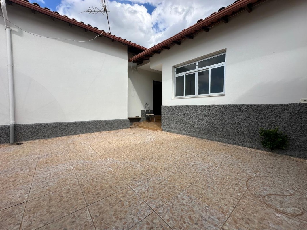 Casa para alugar com 5 quartos, 140m² - Foto 18