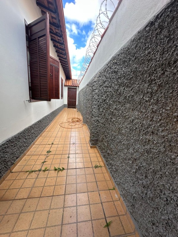 Casa para alugar com 5 quartos, 140m² - Foto 12