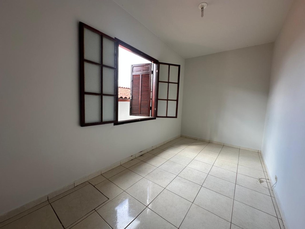 Casa para alugar com 5 quartos, 140m² - Foto 6