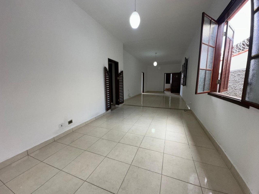 Casa para alugar com 5 quartos, 140m² - Foto 9