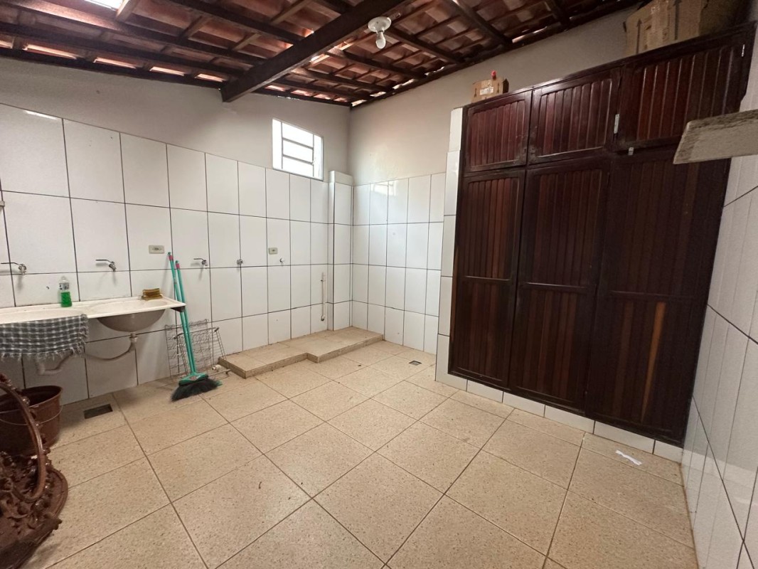 Casa para alugar com 5 quartos, 140m² - Foto 15