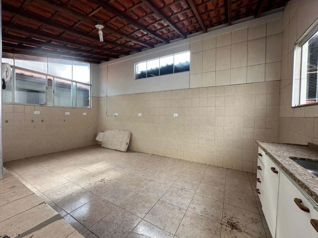 Casa para alugar com 5 quartos, 140m² - Foto 19