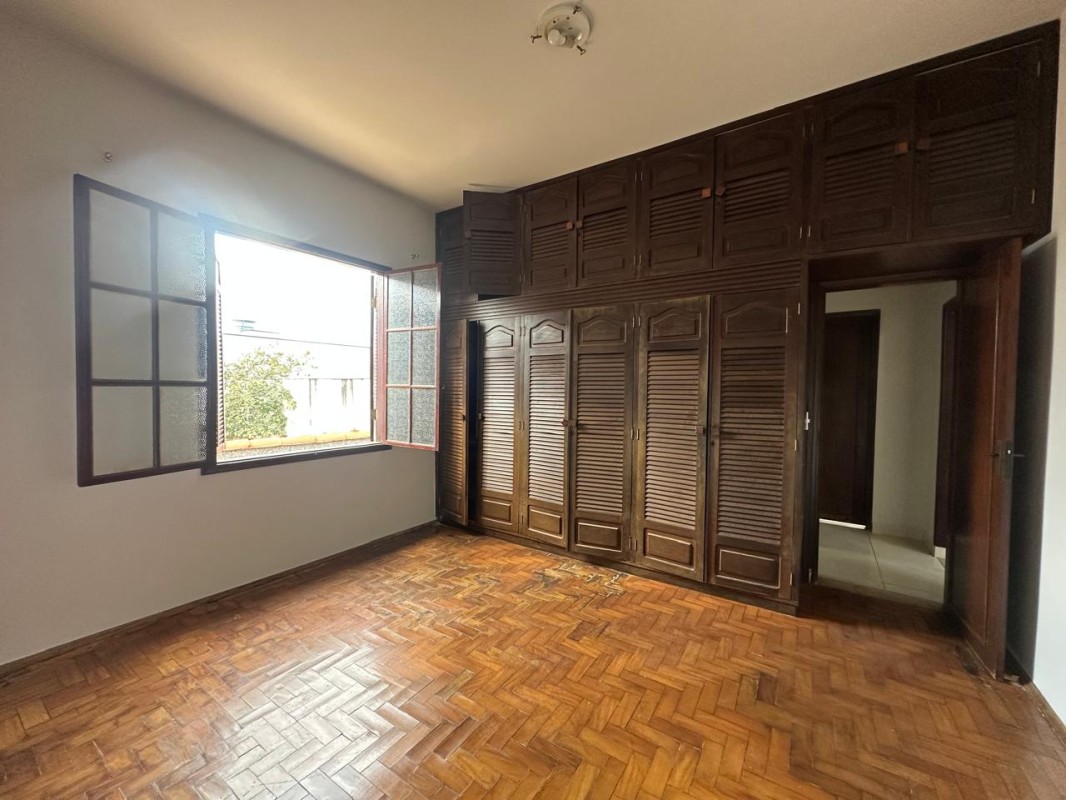 Casa para alugar com 5 quartos, 140m² - Foto 5