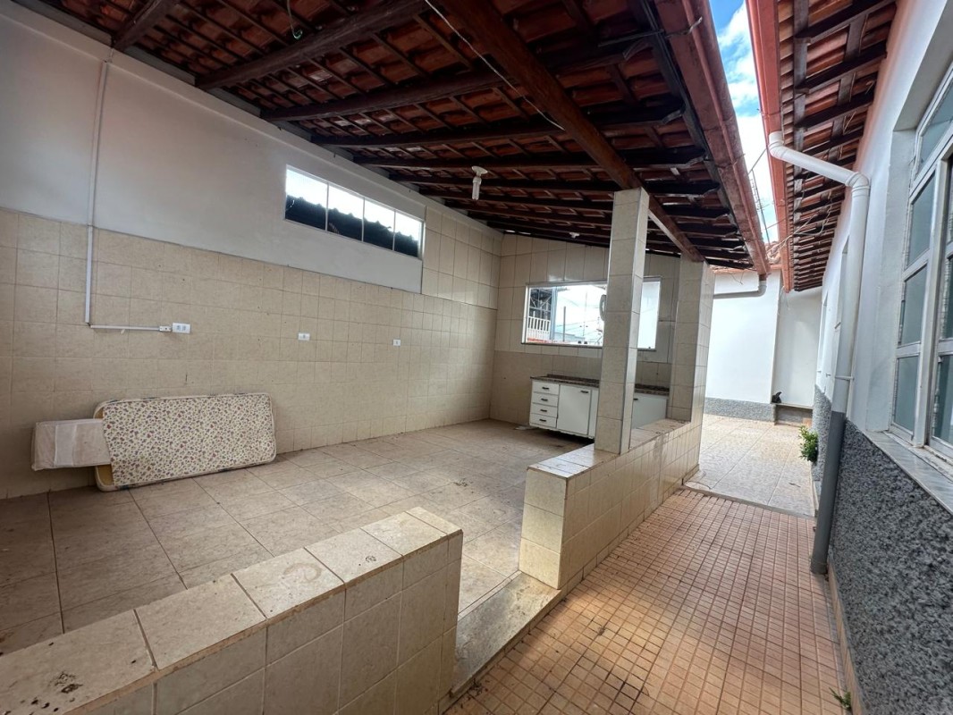 Casa para alugar com 5 quartos, 140m² - Foto 17