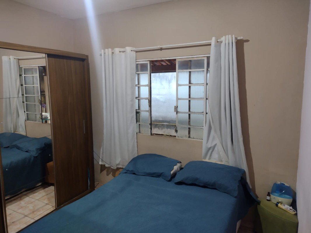Casa à venda com 3 quartos, 219m² - Foto 2