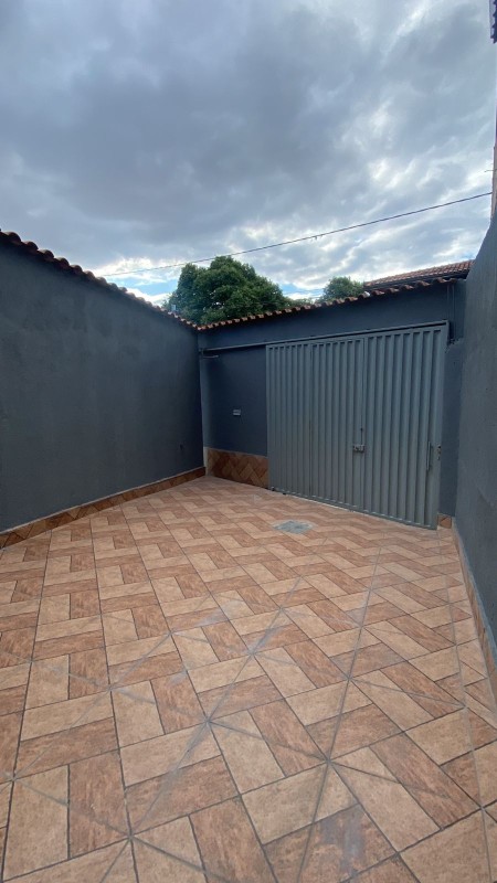 Casa para alugar com 2 quartos, 100m² - Foto 2