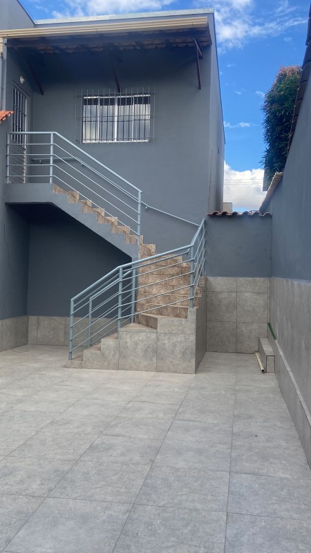 Casa para alugar com 2 quartos, 100m² - Foto 1
