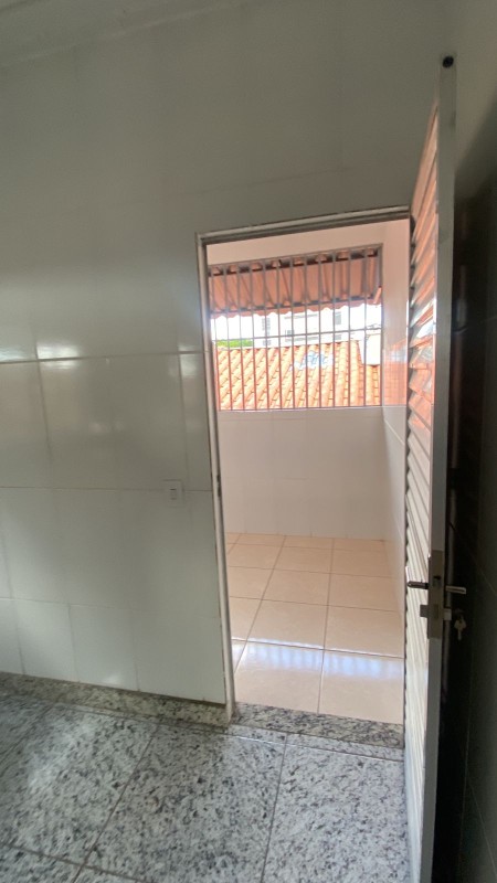 Casa para alugar com 2 quartos, 100m² - Foto 13