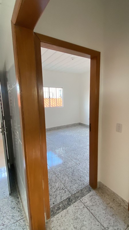 Casa para alugar com 2 quartos, 100m² - Foto 3