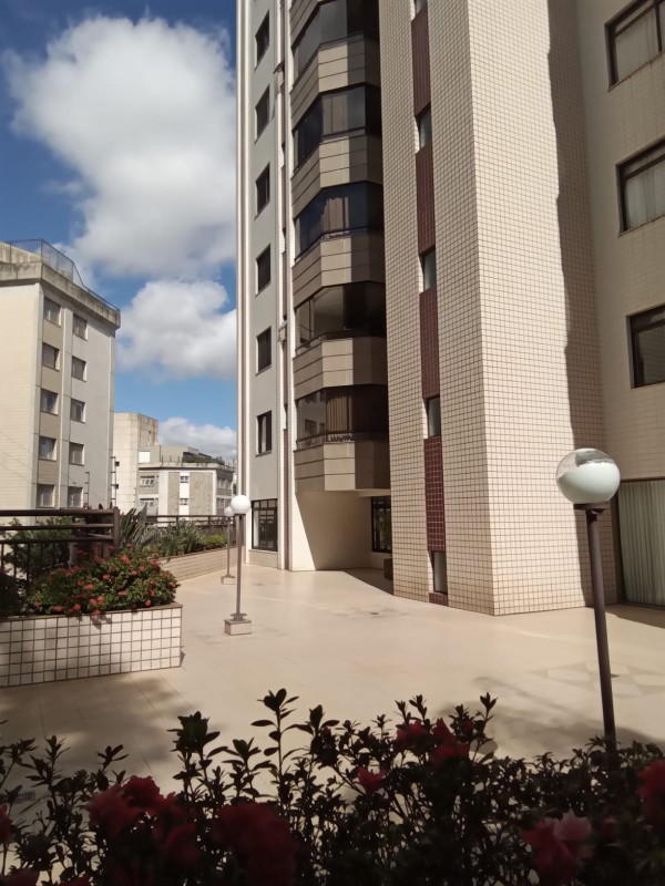 Apartamento para alugar com 4 quartos, 135m² - Foto 1