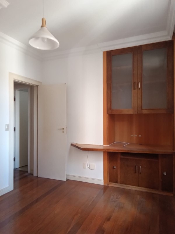 Apartamento para alugar com 4 quartos, 135m² - Foto 7