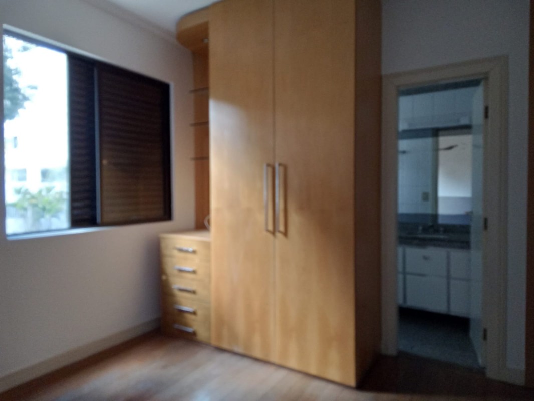 Apartamento para alugar com 4 quartos, 135m² - Foto 8