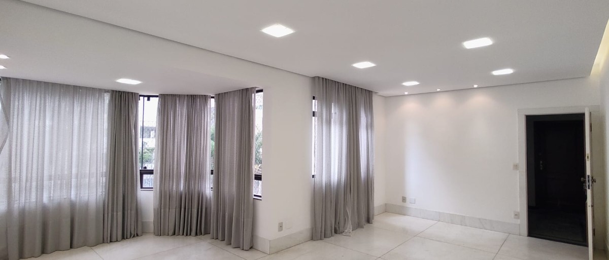 Apartamento para alugar com 4 quartos, 135m² - Foto 2