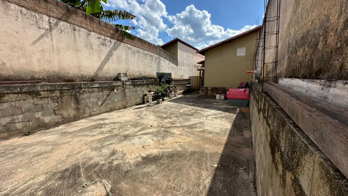 Casa à venda com 2 quartos, 150m² - Foto 4