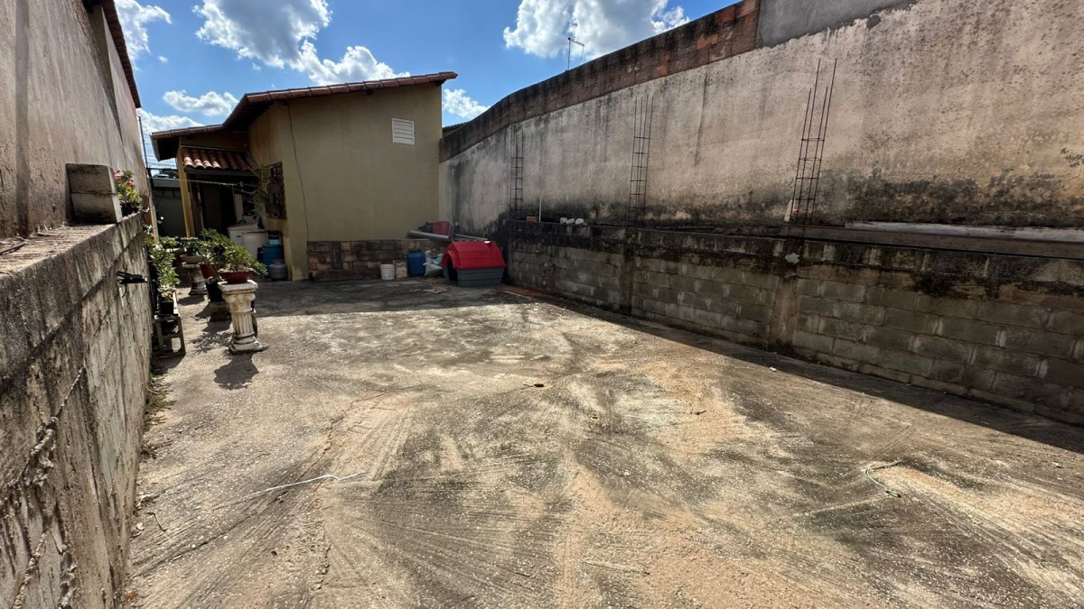 Casa à venda com 2 quartos, 150m² - Foto 3