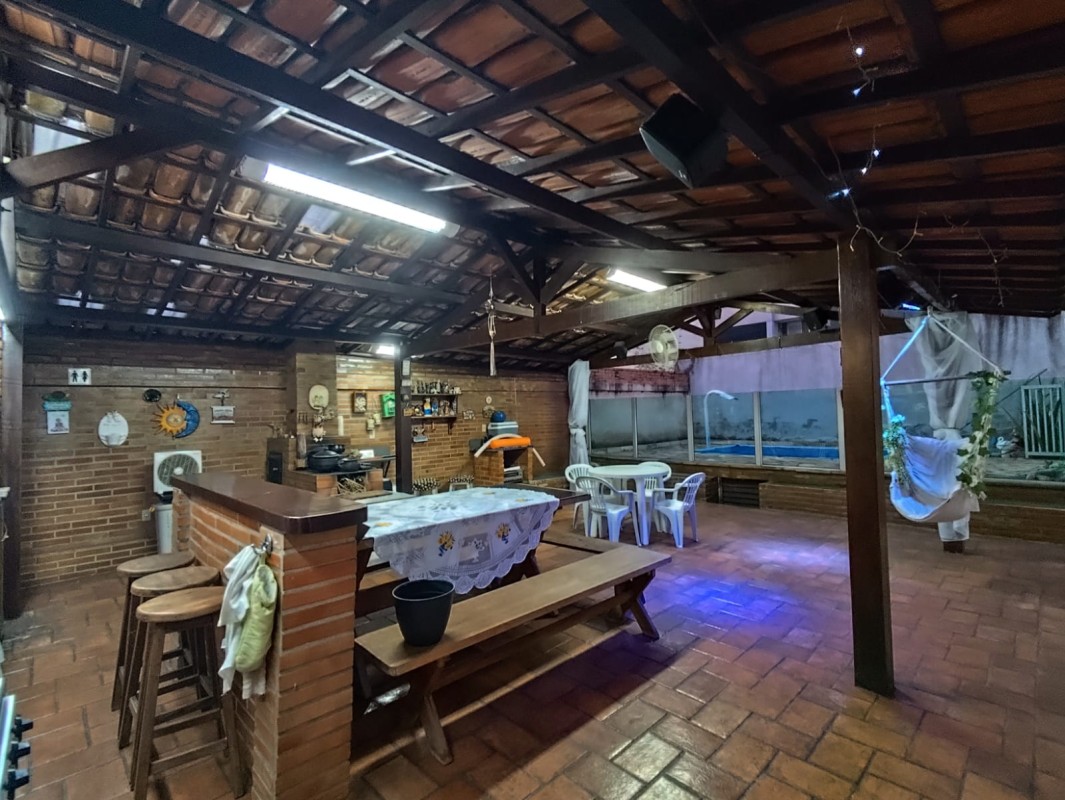 Apartamento para alugar com 4 quartos, 200m² - Foto 5