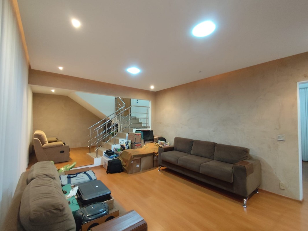Apartamento para alugar com 4 quartos, 200m² - Foto 1