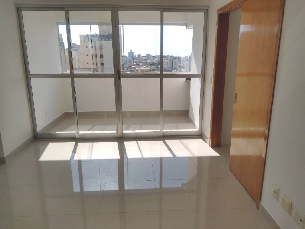 Apartamento para alugar com 3 quartos, 82m² - Foto 2