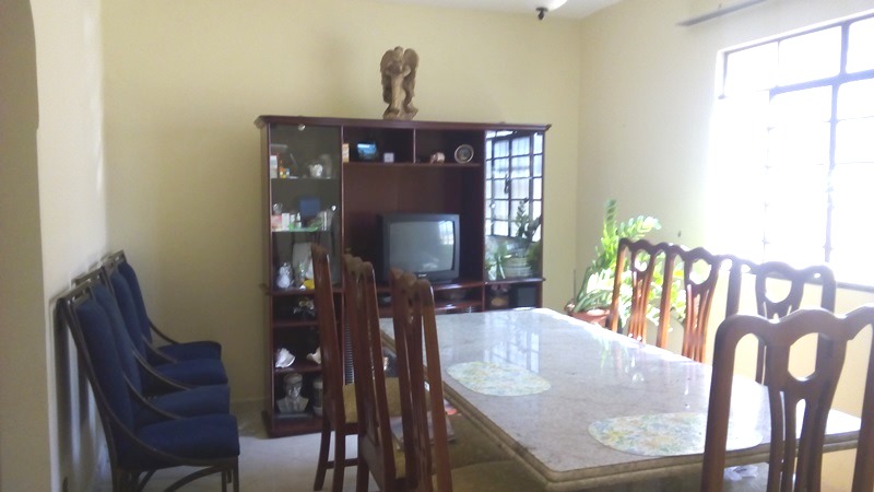 Casa à venda com 4 quartos, 210m² - Foto 2