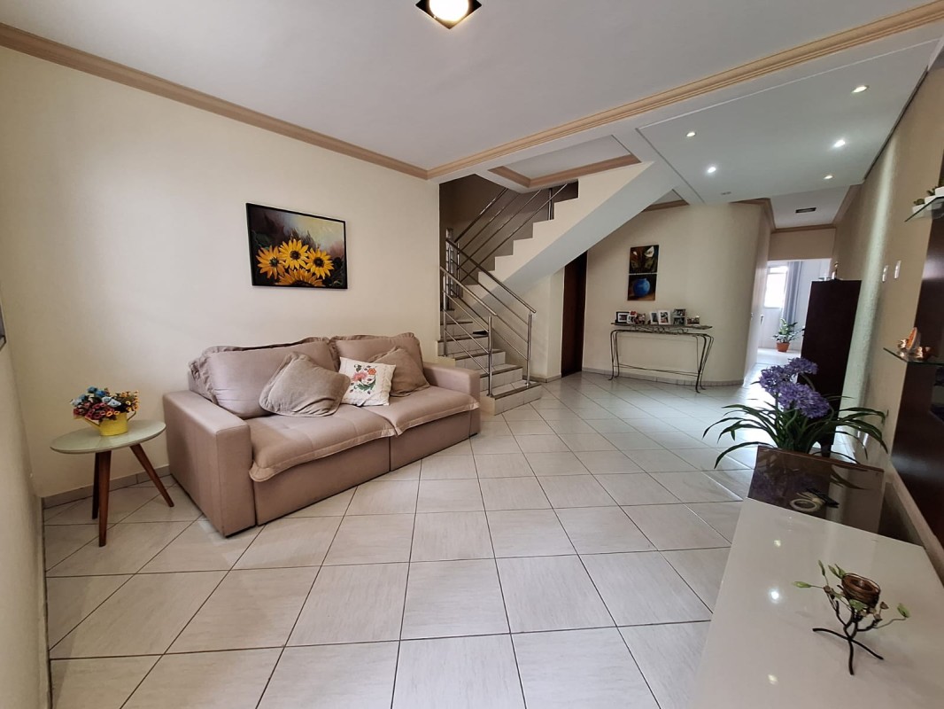 Casa à venda com 5 quartos, 350m² - Foto 2